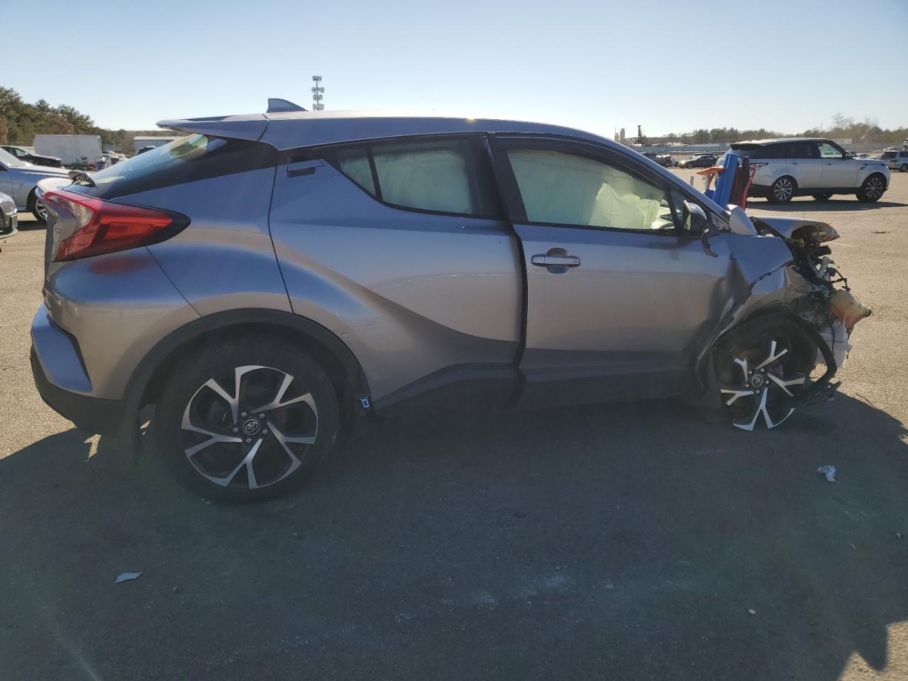 2018 TOYOTA C-HR XLE - Фото 3