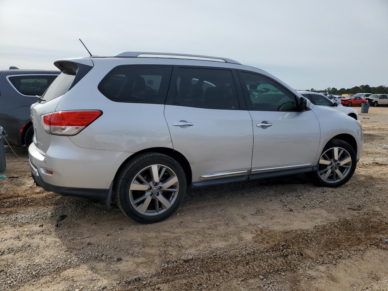 2013 NISSAN PATHFINDER - Фото 3