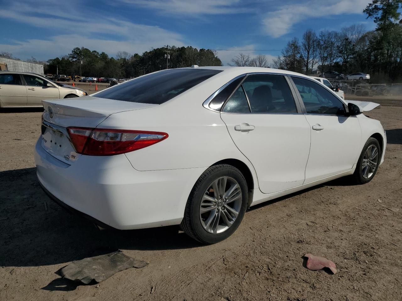 2016 TOYOTA CAMRY LE - Image 3