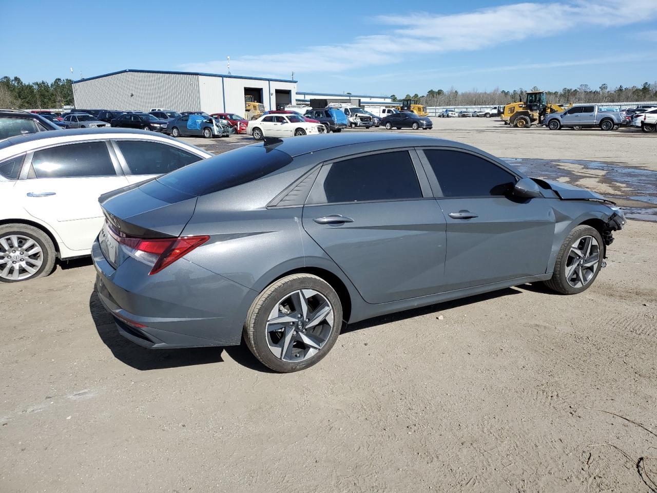 2023 HYUNDAI ELANTRA SE - Фото 3