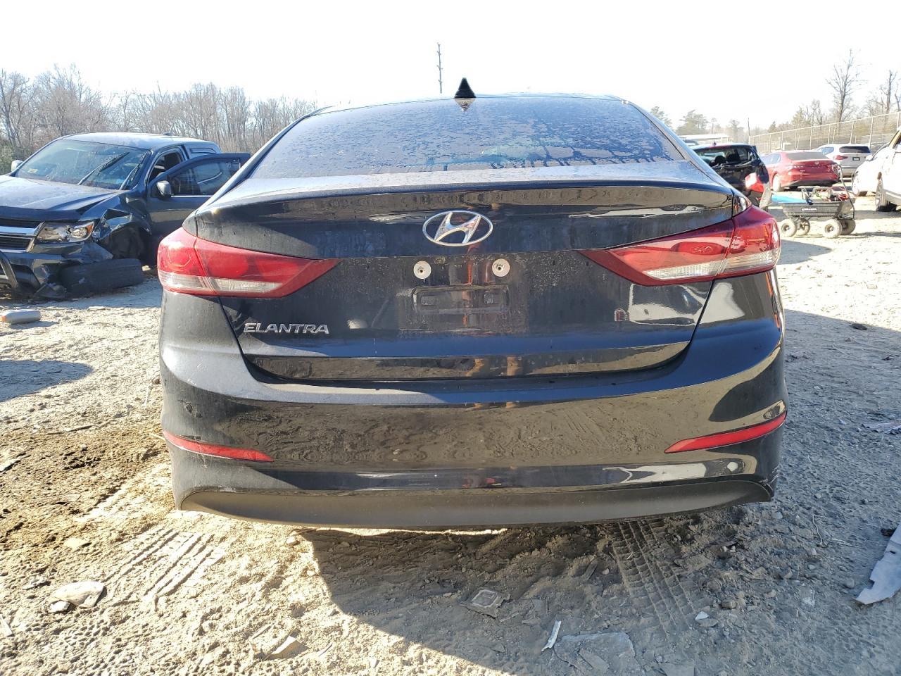 2018 HYUNDAI ELANTRA SE - Image 6