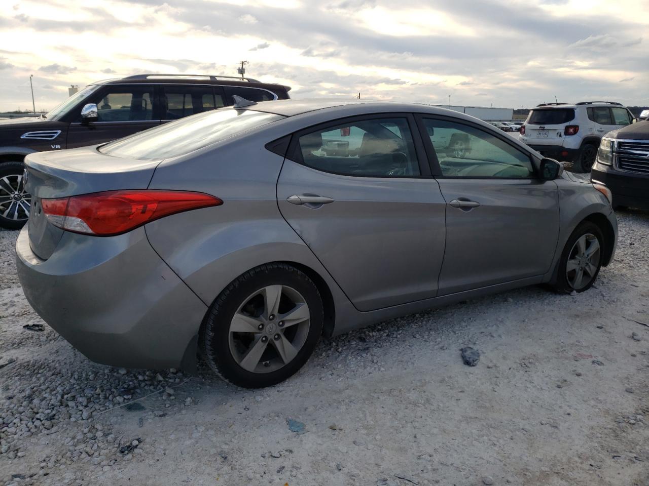 2013 HYUNDAI ELANTRA GL - Image 3