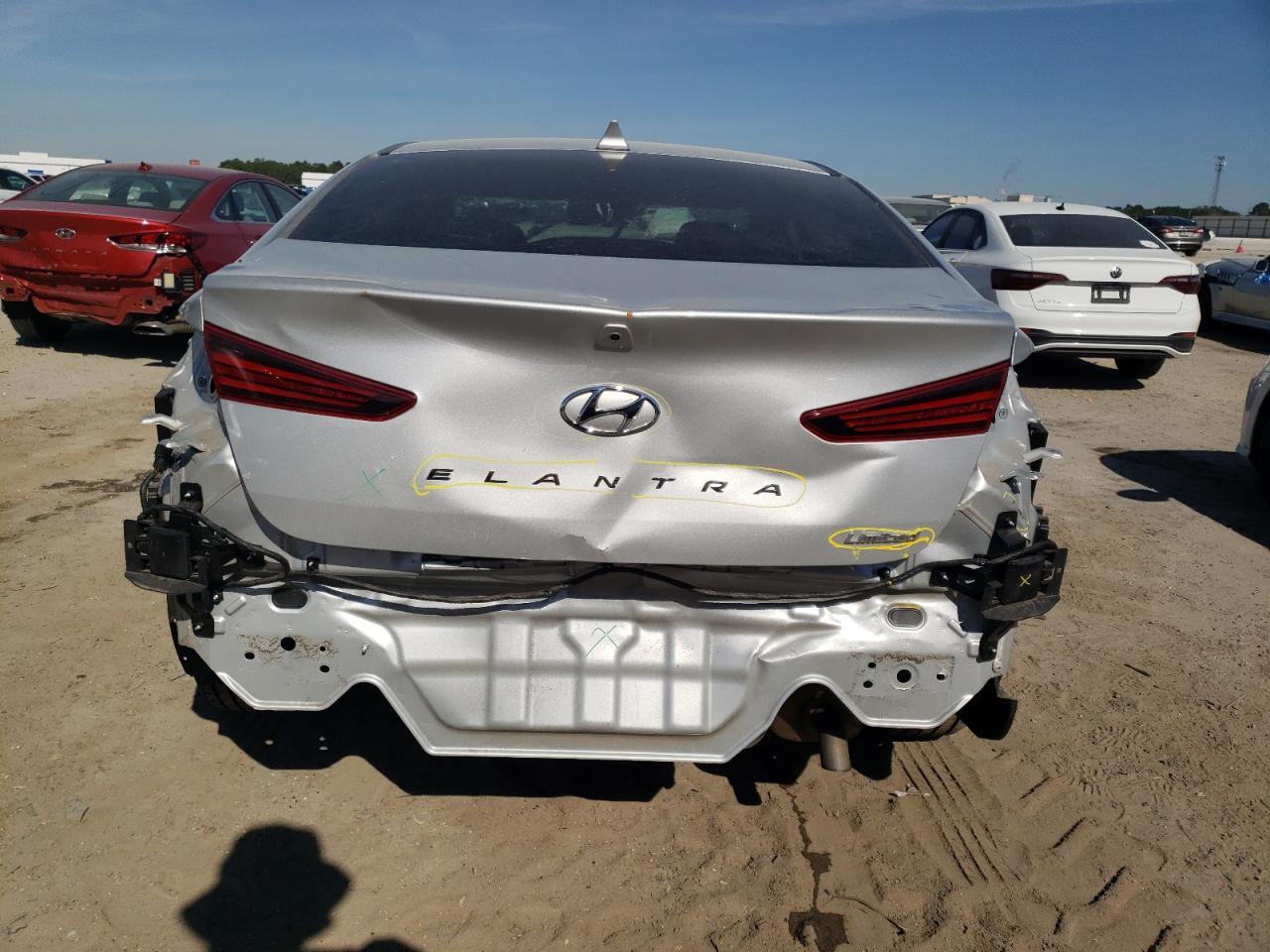 2019 HYUNDAI ELANTRA SE - Image 6