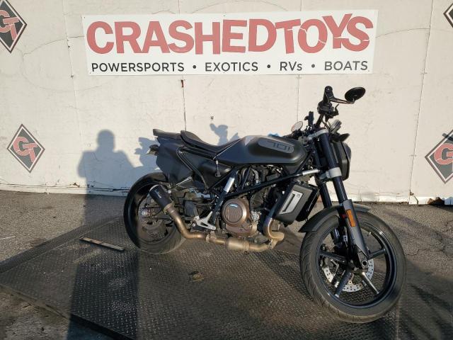 2019 Husqvarna Svartpilen 701