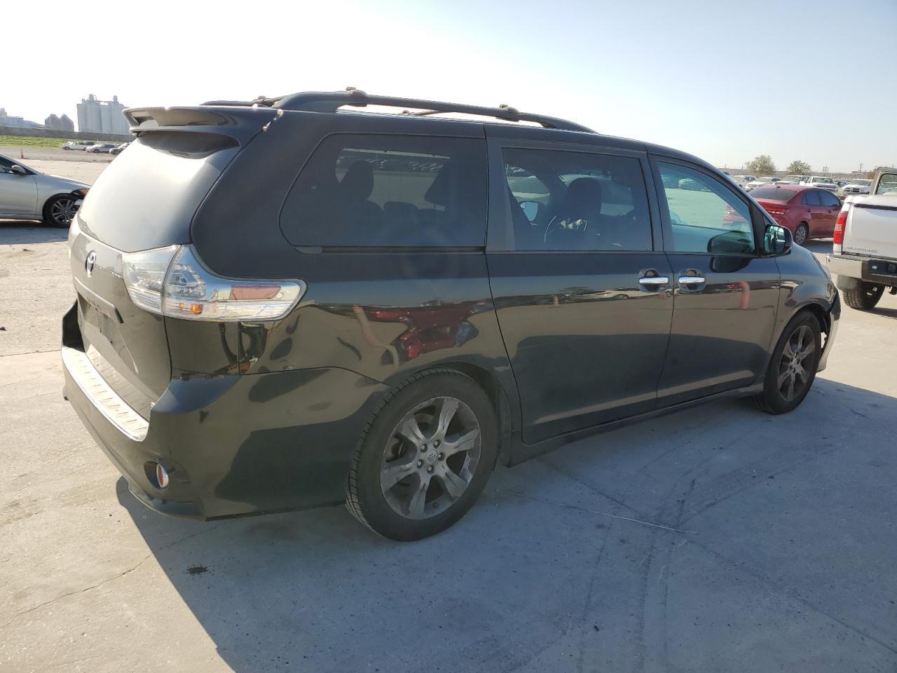 2015 TOYOTA SIENNA SPO - Image 3