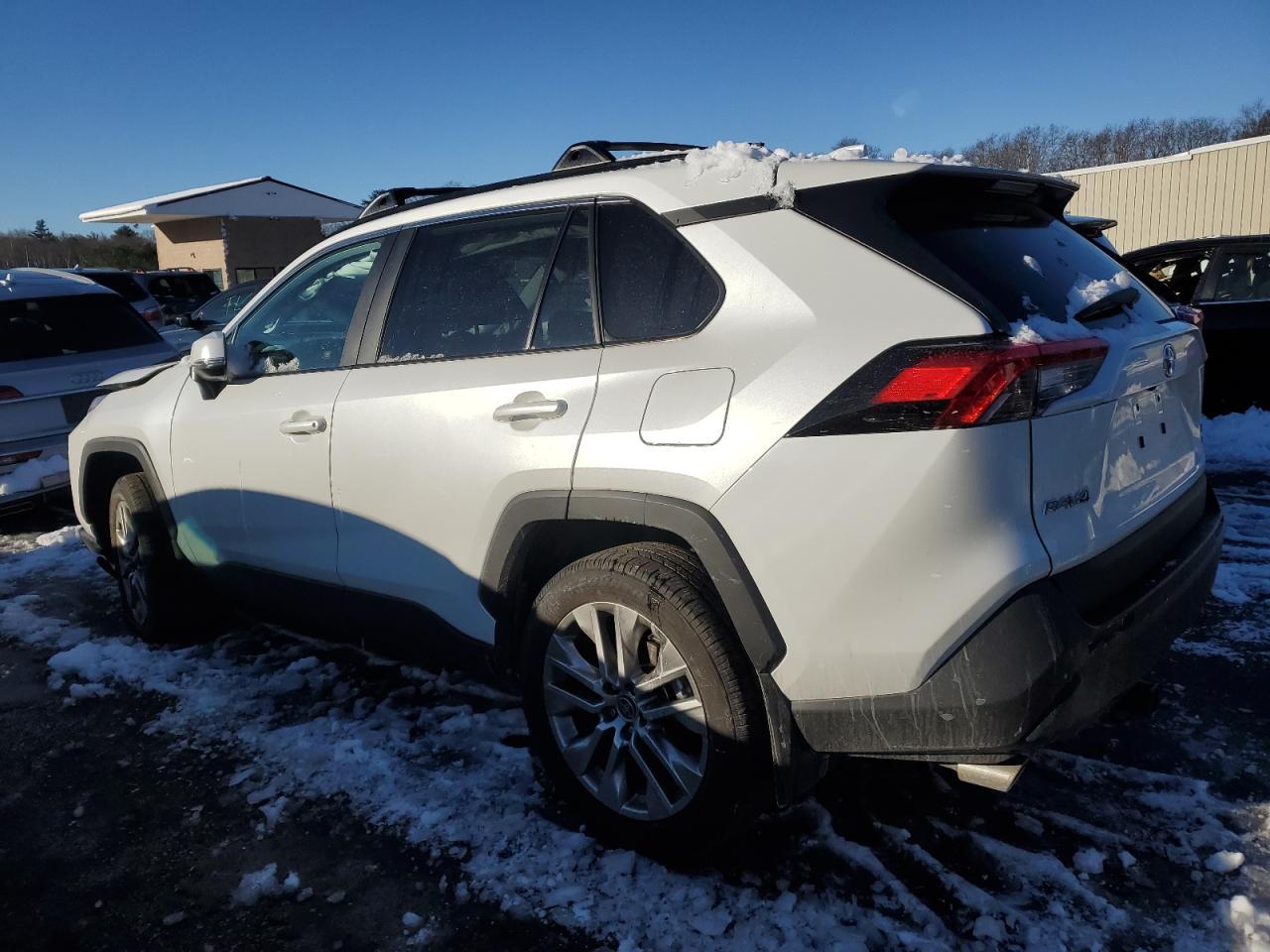 2024 TOYOTA RAV4 XLE P - Фото 2