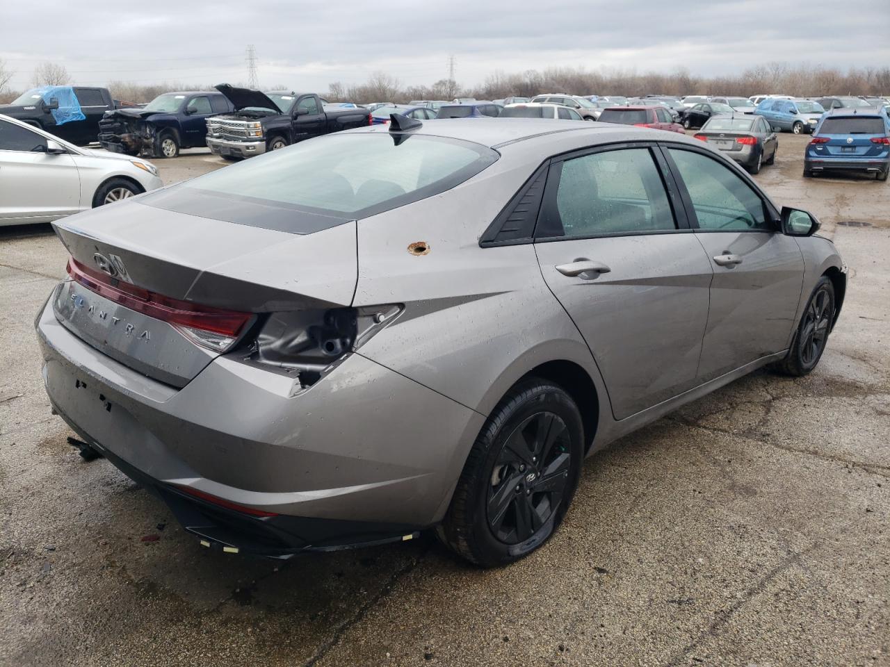 2022 HYUNDAI ELANTRA SE - Фото 3
