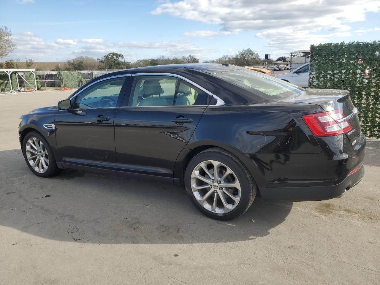 2018 FORD TAURUS LIM - Image 2