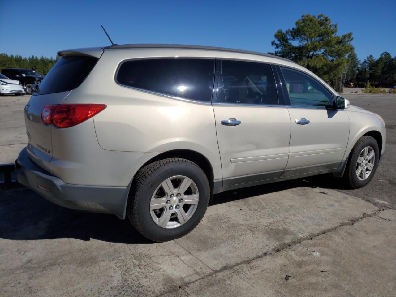 2011 CHEVROLET TRAVERSE L - Фото 3