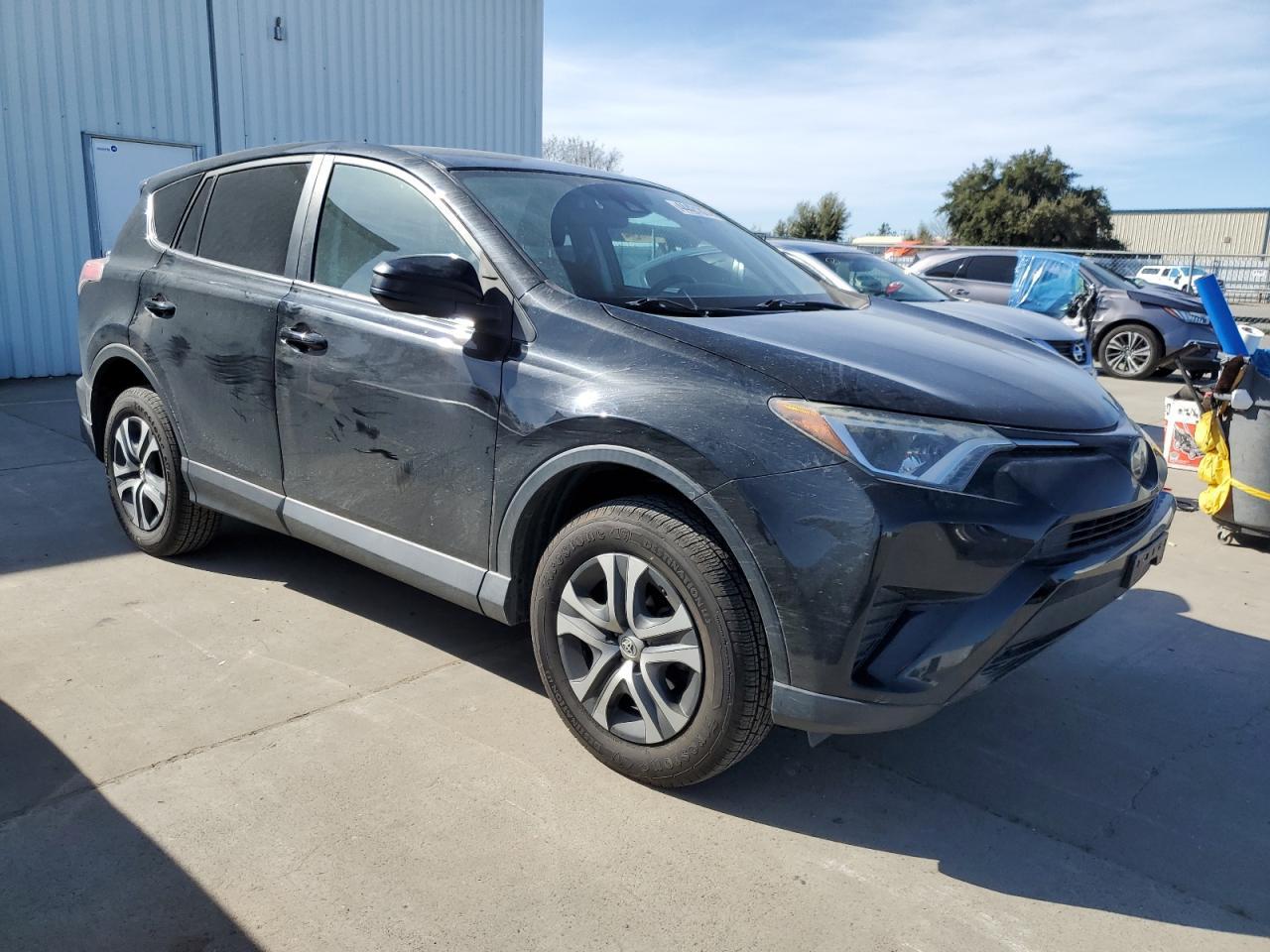 2018 TOYOTA RAV4 LE - Фото 4