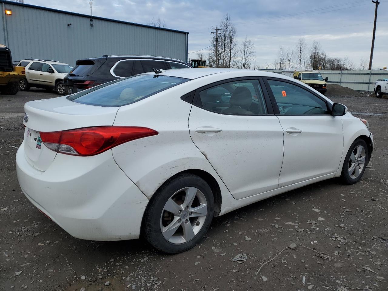 2013 HYUNDAI ELANTRA GL - Image 3