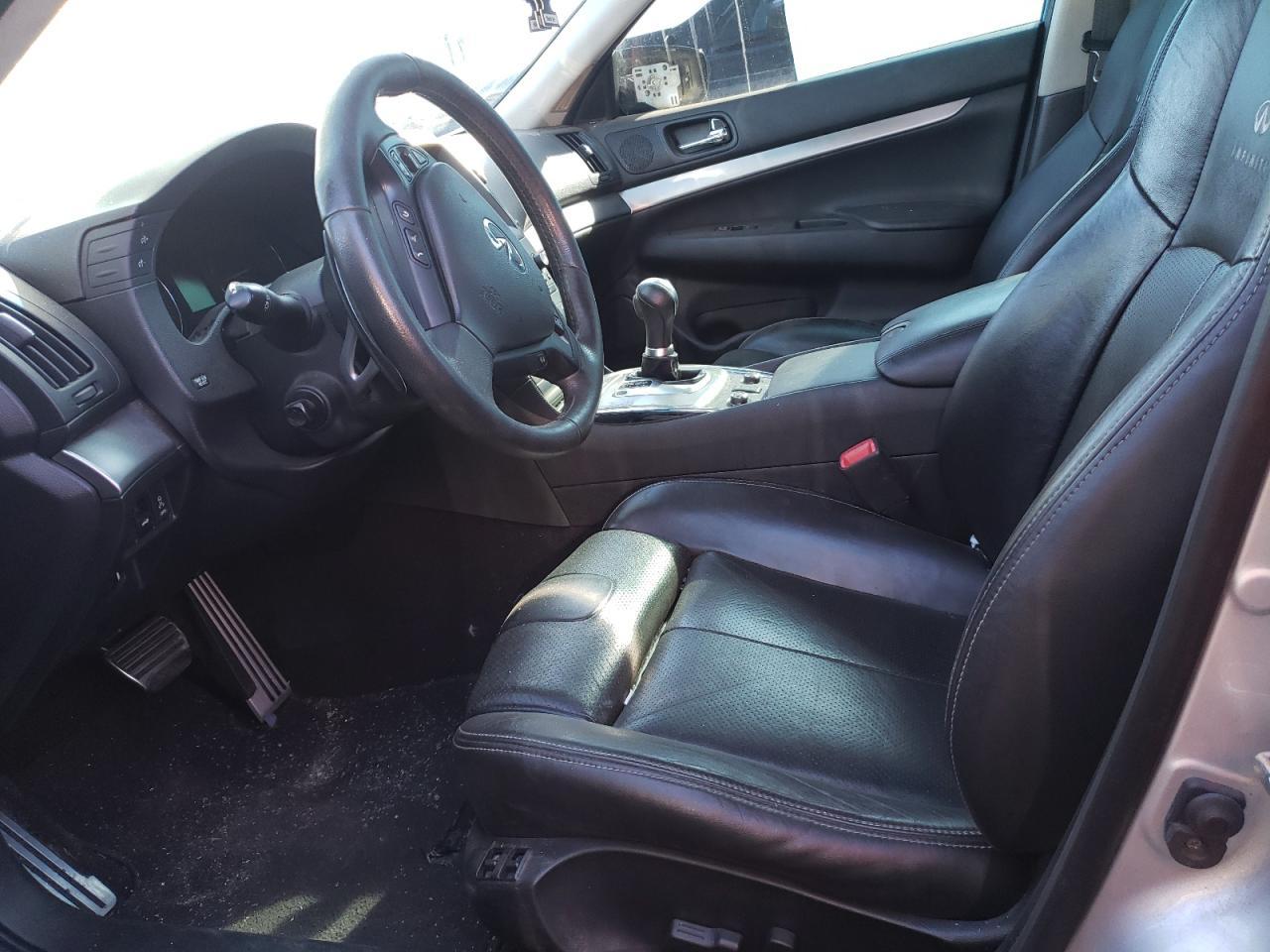 2011 INFINITI G37 - Image 7