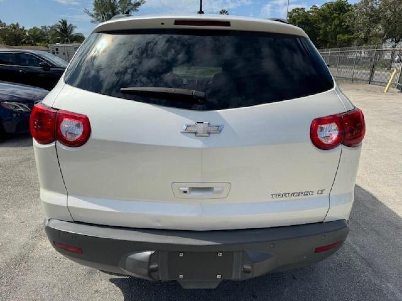 2011 CHEVROLET TRAVERSE L - Фото 6