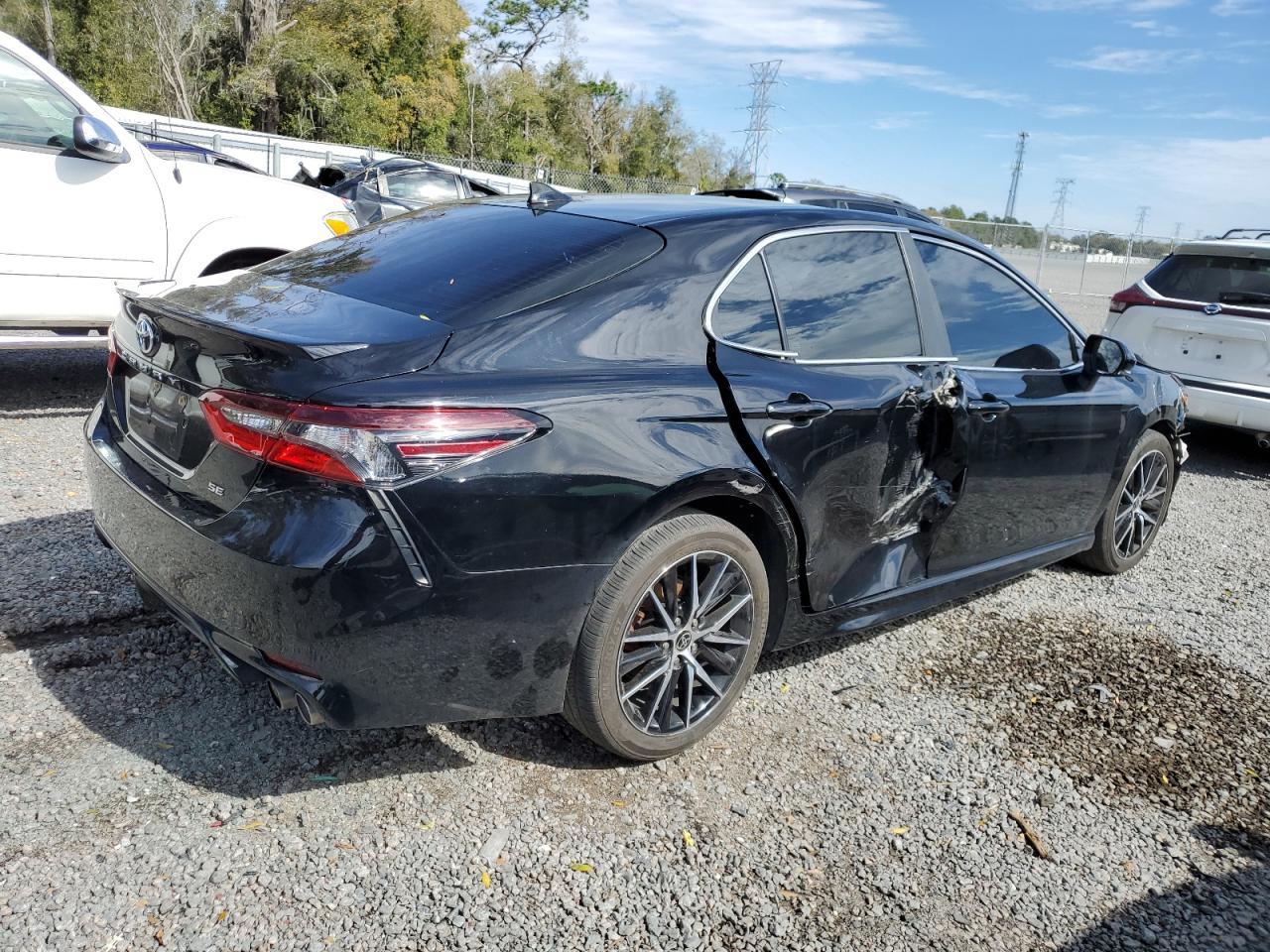 2021 TOYOTA CAMRY SE - Фото 3