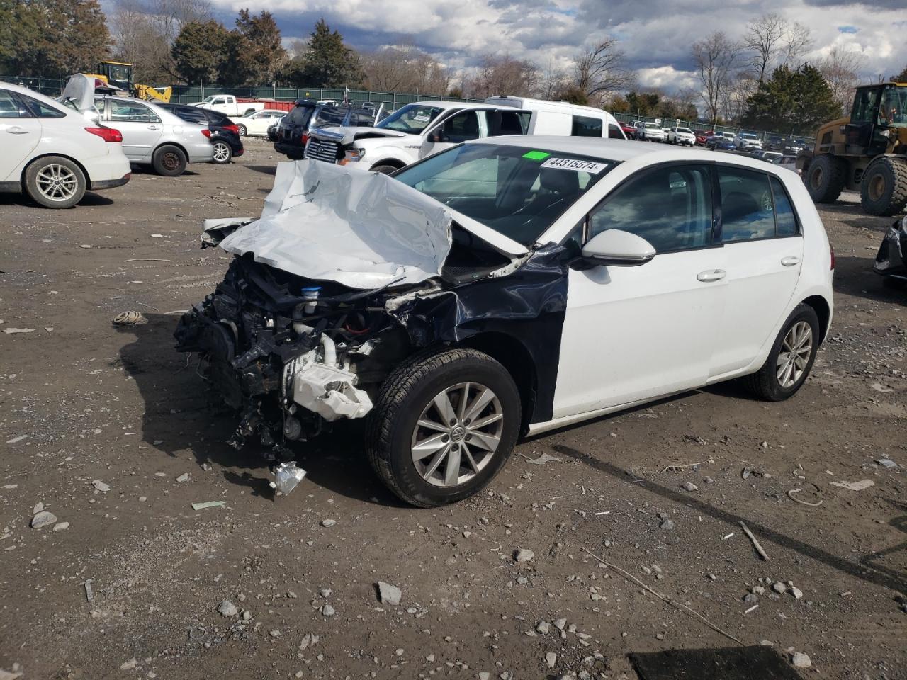 2016 VOLKSWAGEN GOLF S/SE