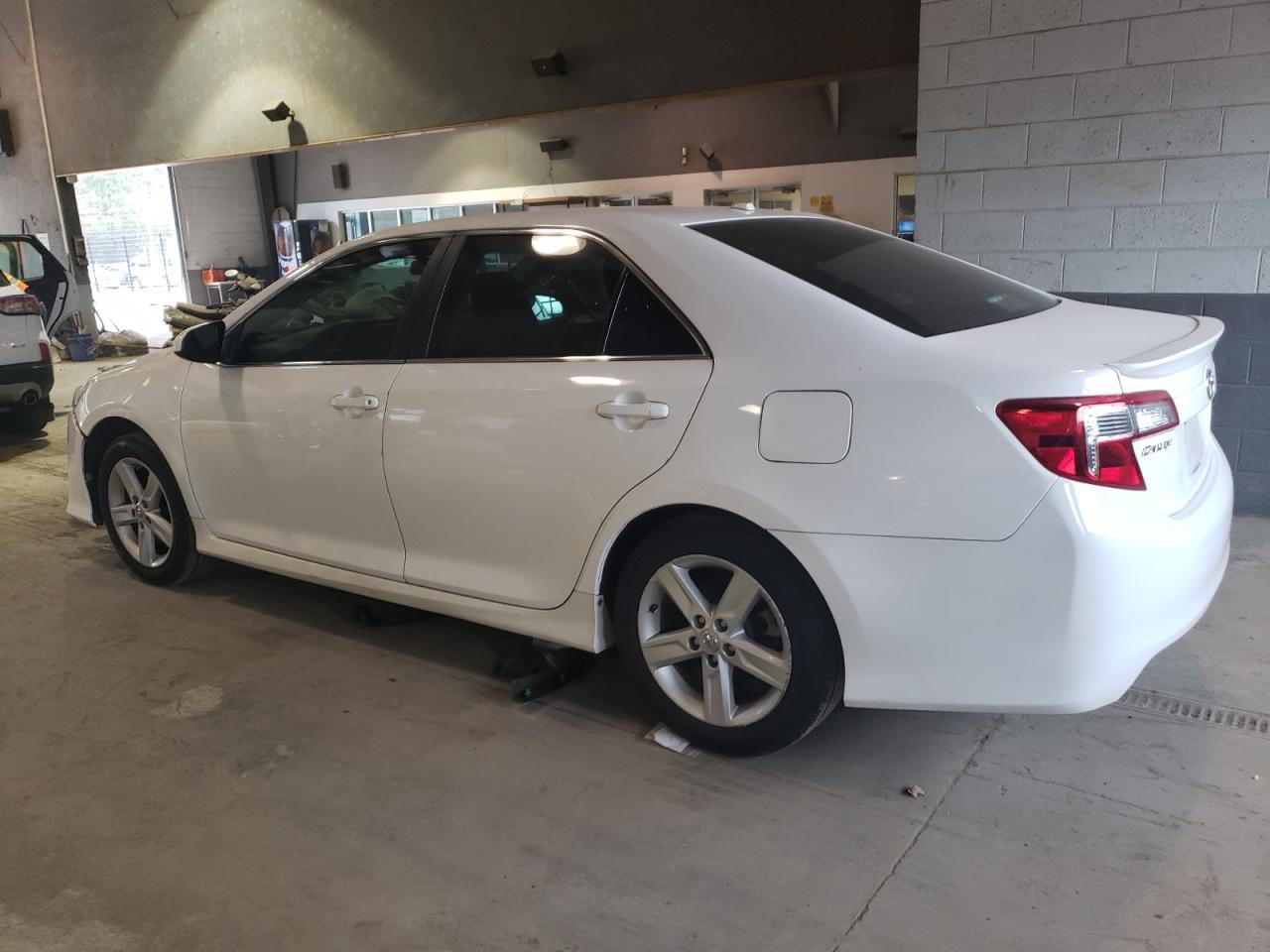 2014 TOYOTA CAMRY L - Image 2