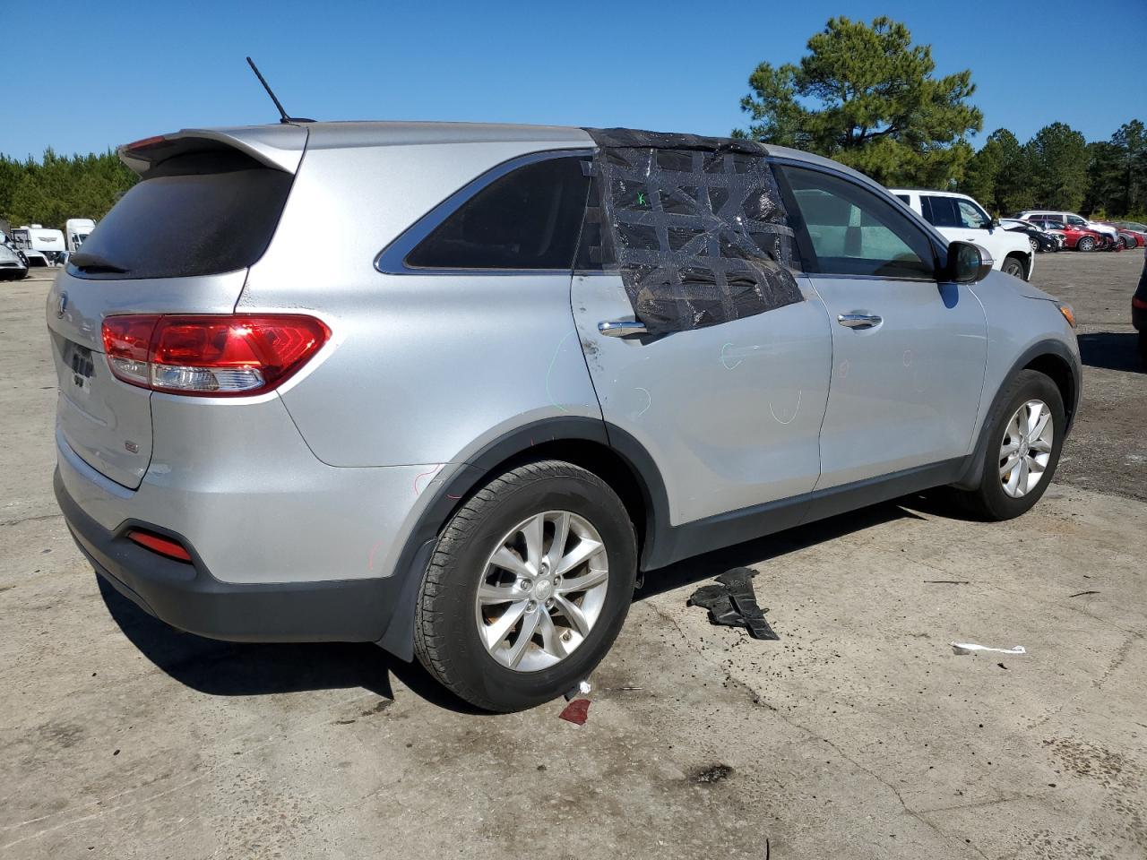 2017 KIA SORENTO LX - Image 3