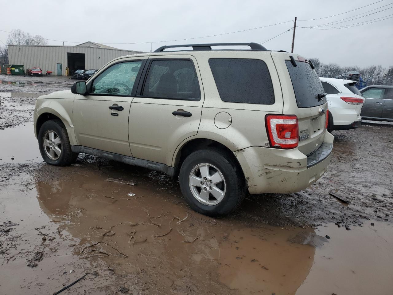 2010 FORD ESCAPE XLT - Image 2