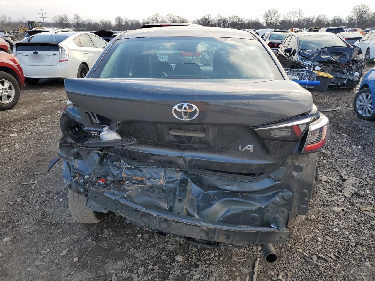 2017 TOYOTA YARIS IA - Фото 6