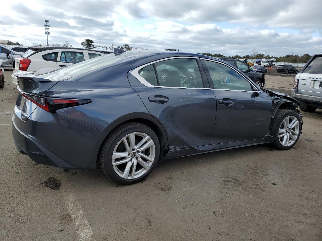 2021 LEXUS IS 300 - Image 3