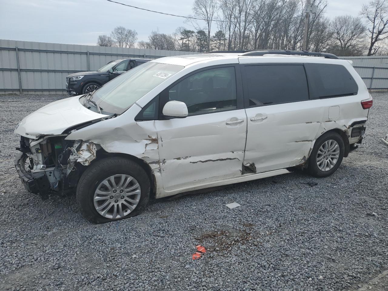 2015 TOYOTA SIENNA XLE car image