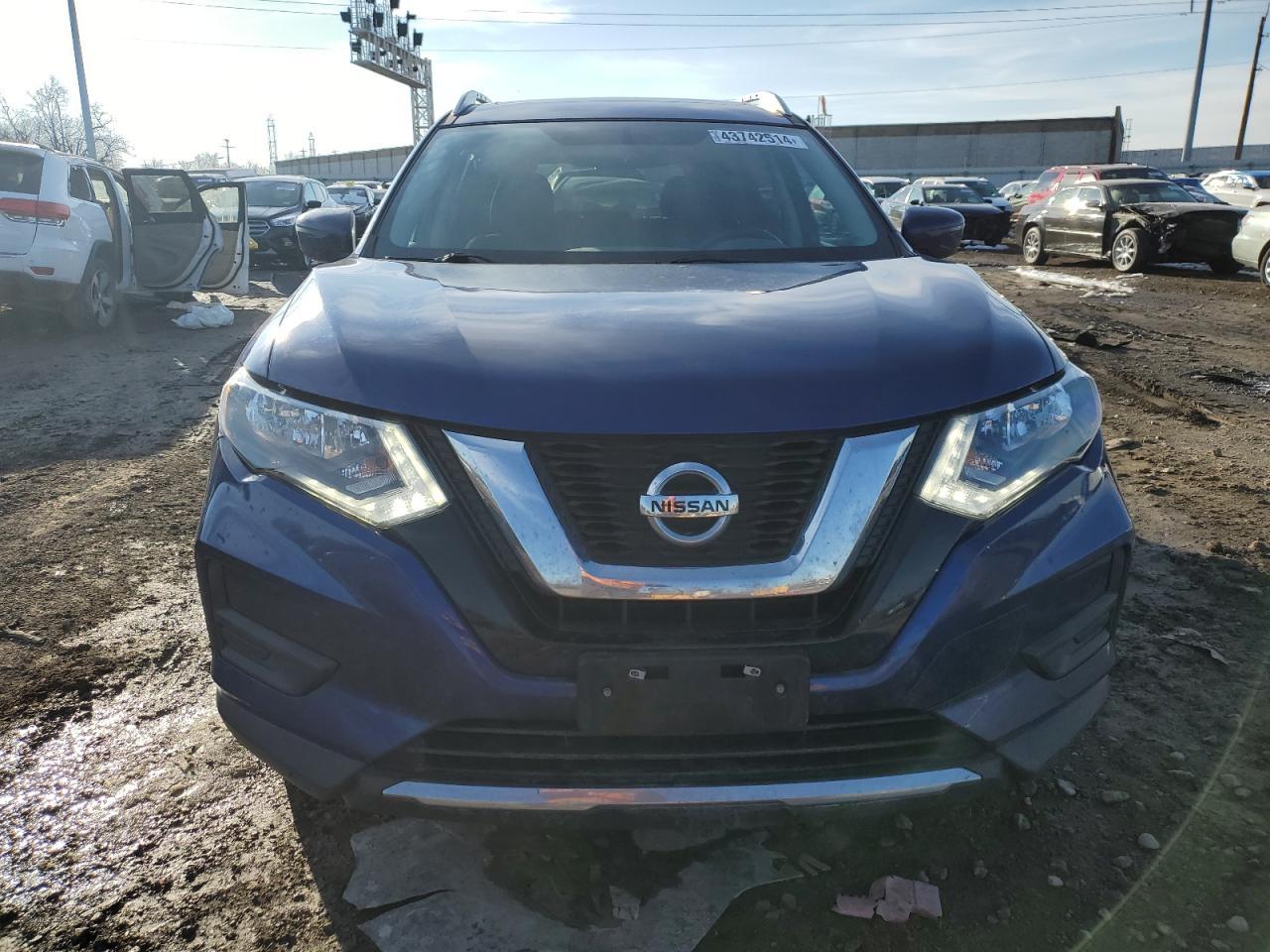 2017 NISSAN ROGUE SV - Фото 5