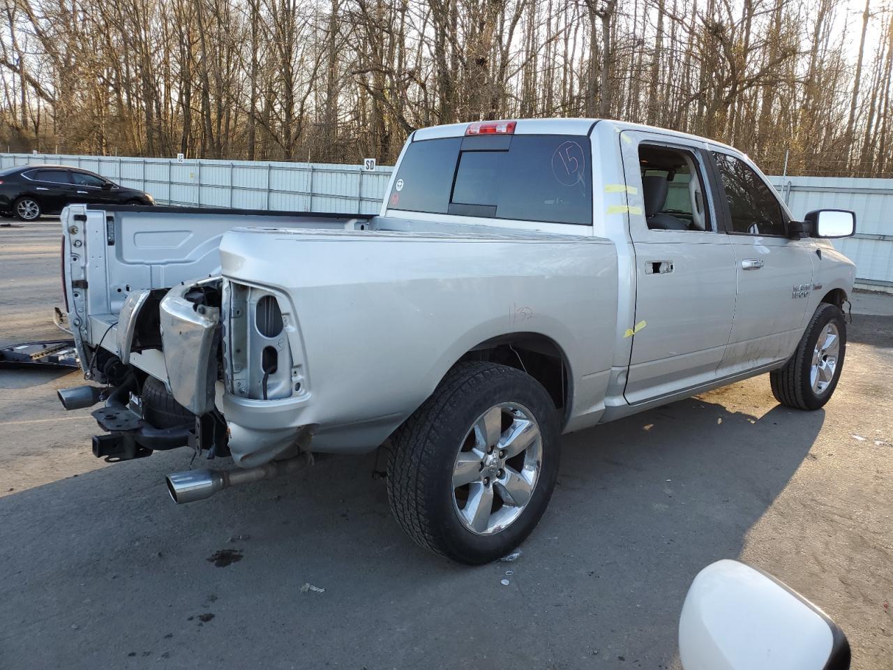2017 RAM 1500 SLT - Фото 3