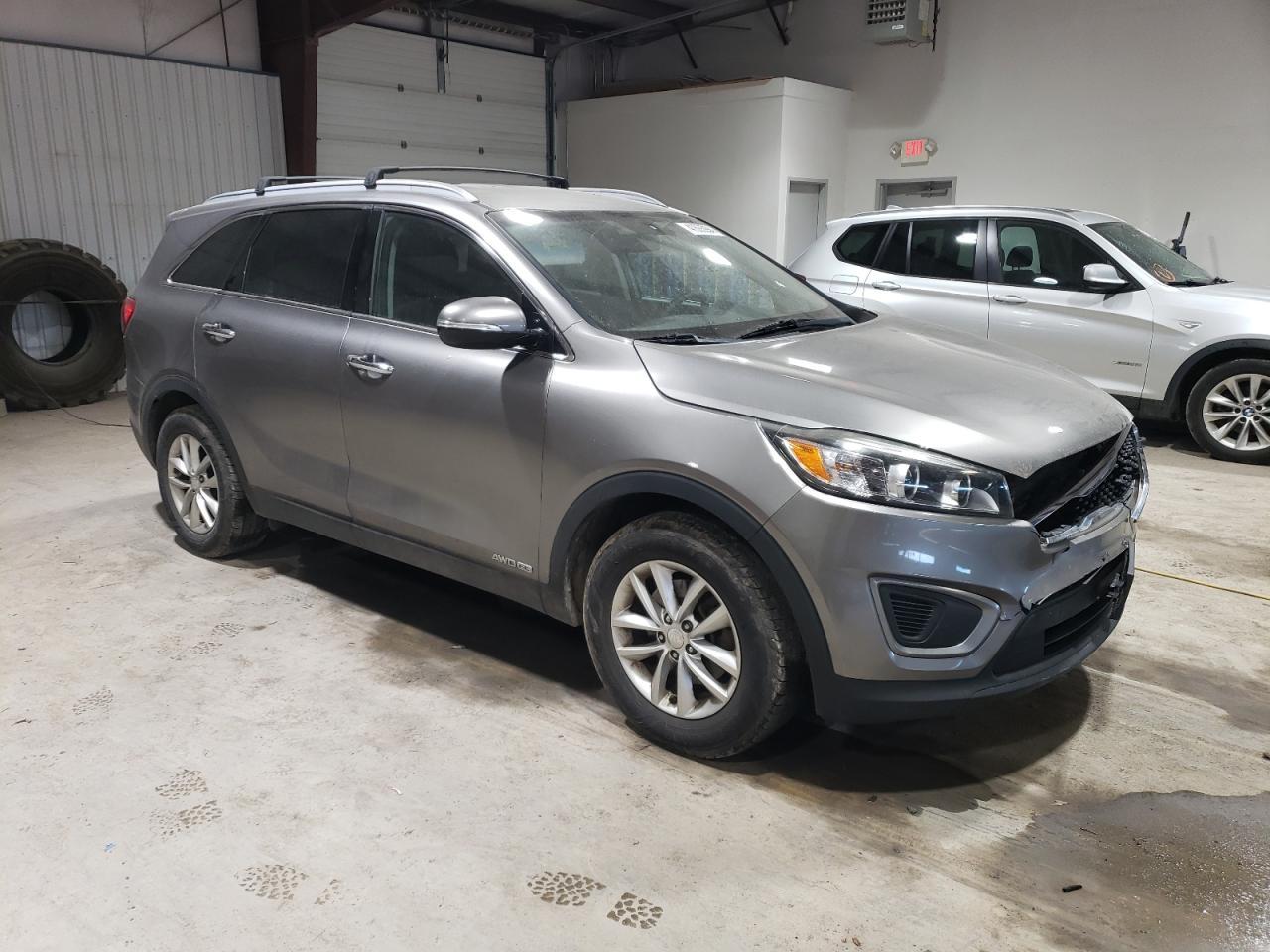 2016 KIA SORENTO LX - Image 4