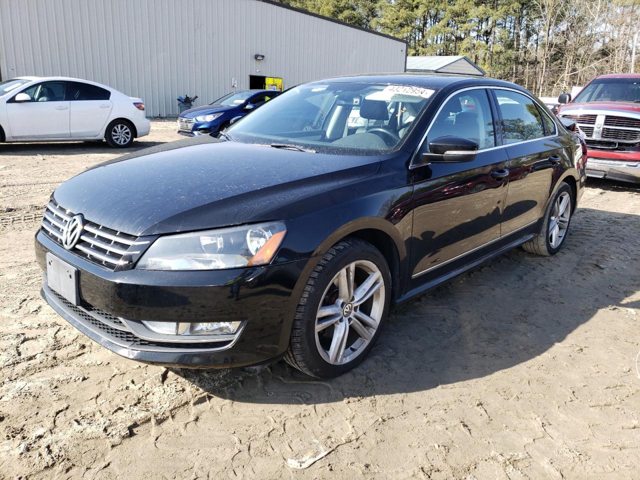 2013 VOLKSWAGEN PASSAT SE car image