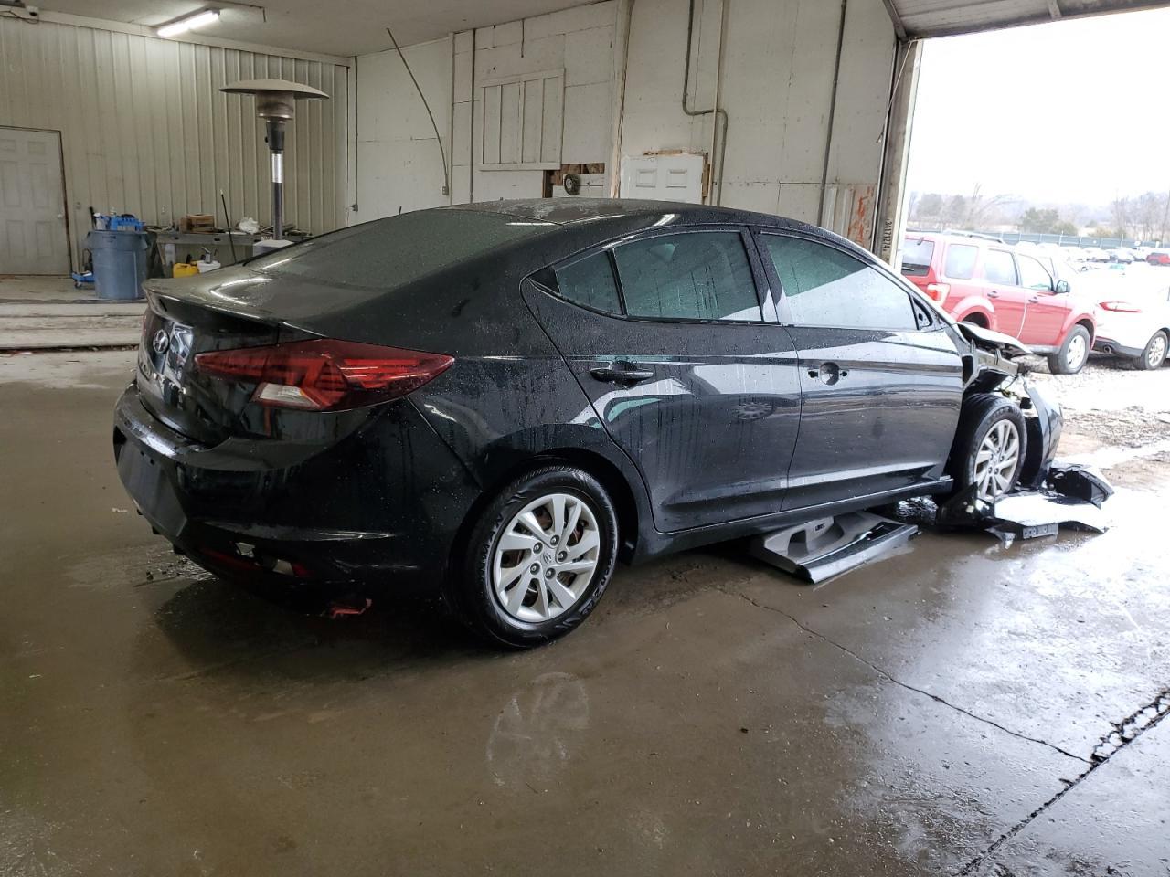 2019 HYUNDAI ELANTRA SE - Фото 3