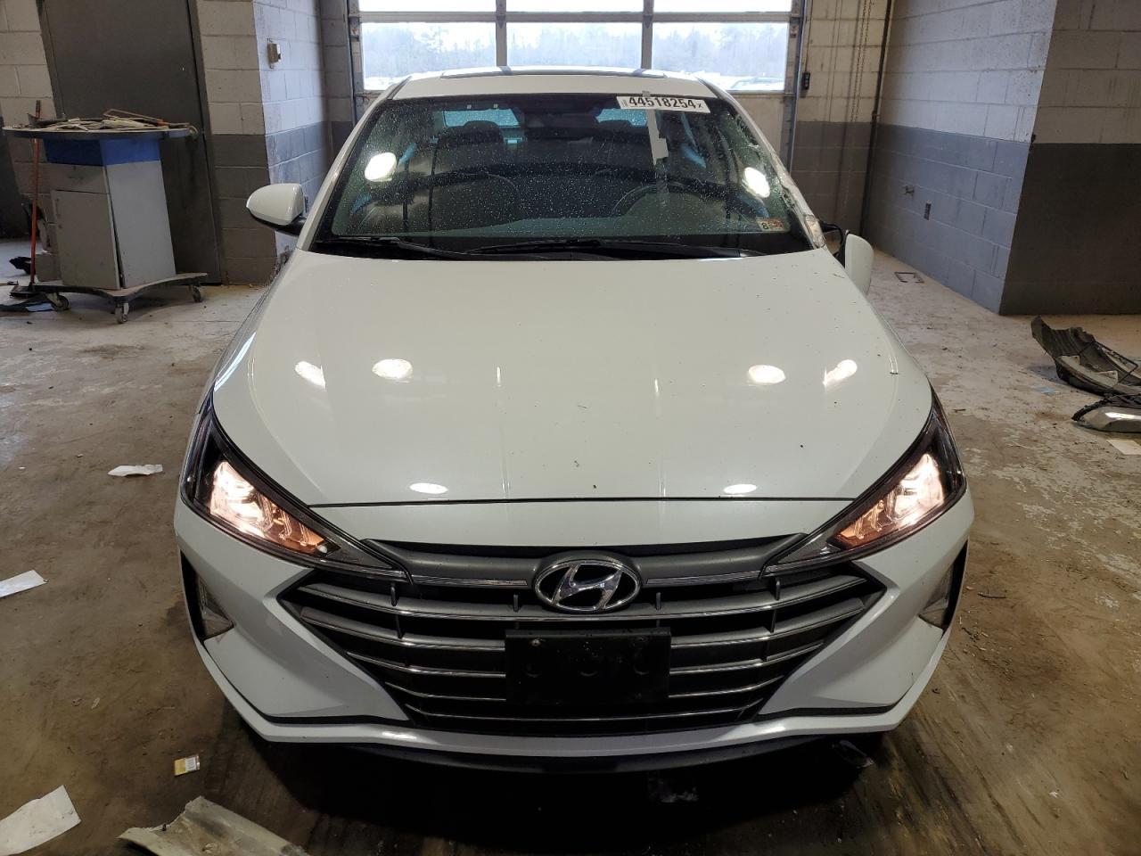 2019 HYUNDAI ELANTRA SE - Image 5
