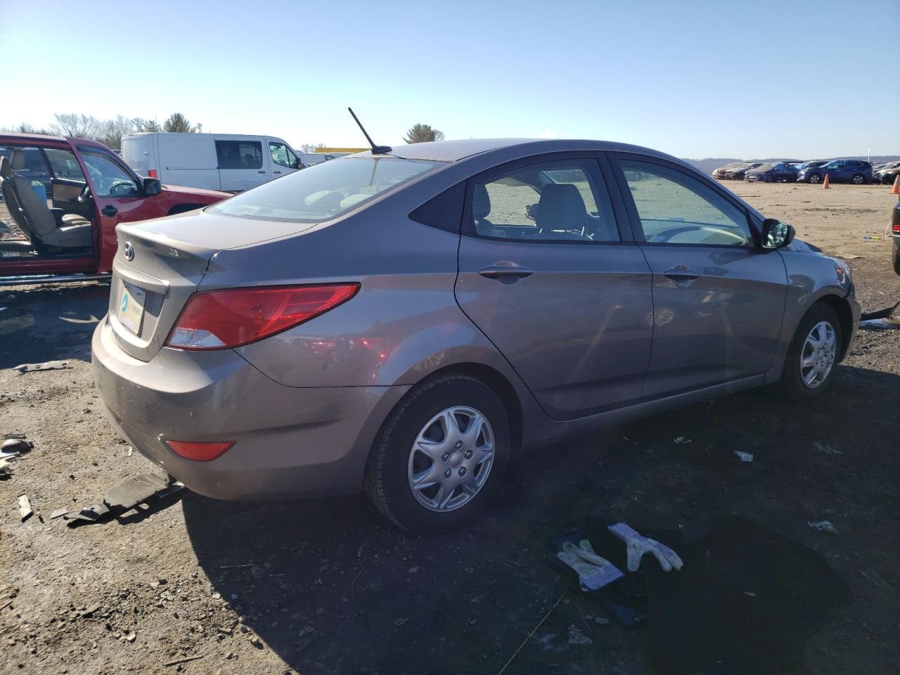 2017 HYUNDAI ACCENT SE - Фото 3