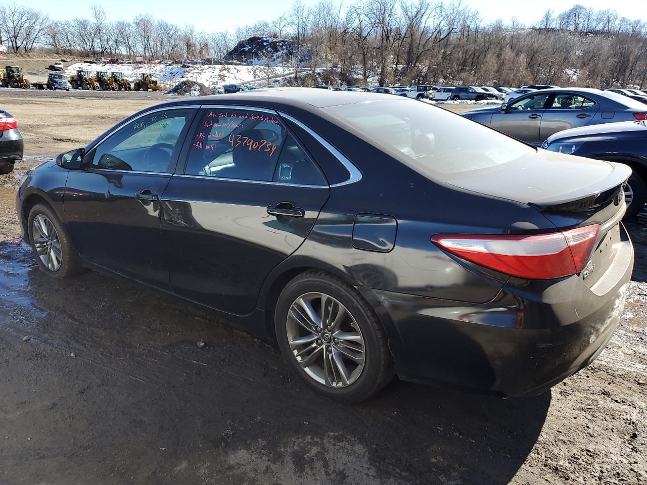 2017 TOYOTA CAMRY LE - Фото 2