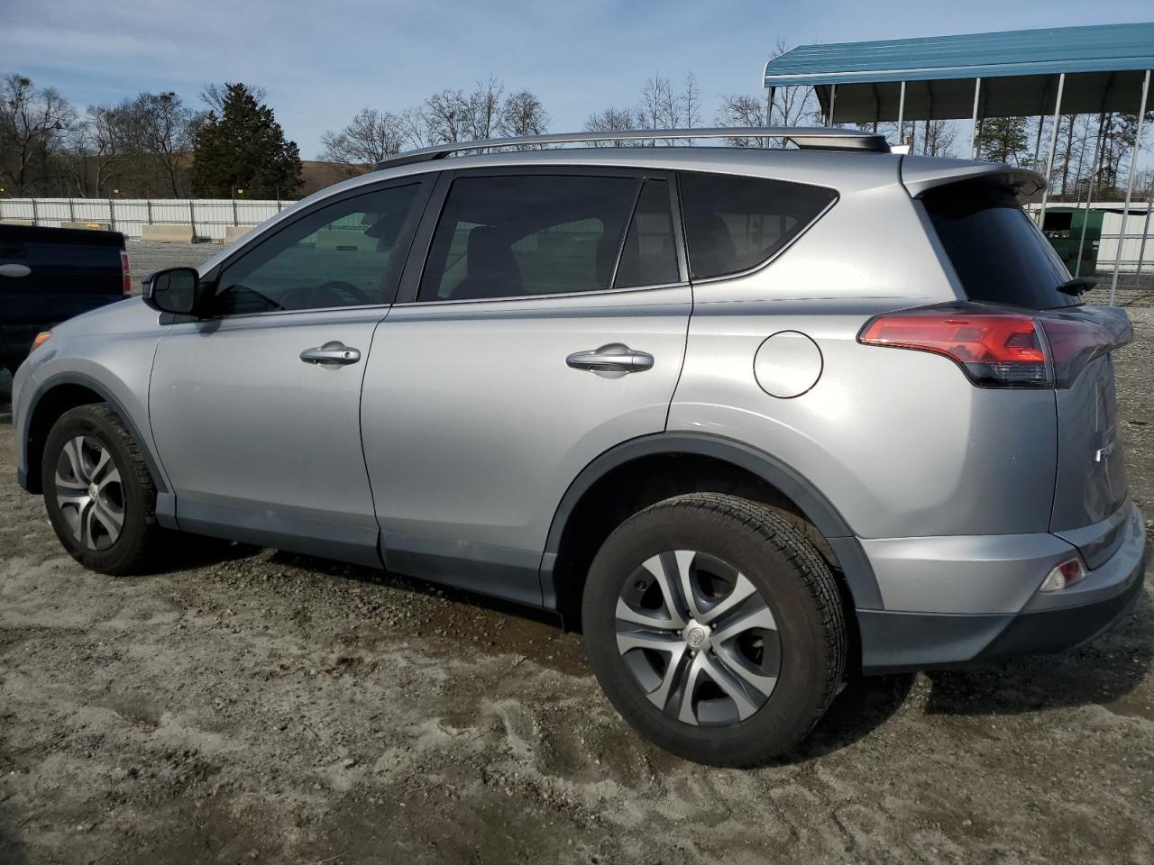 2018 TOYOTA RAV4 LE - Фото 2