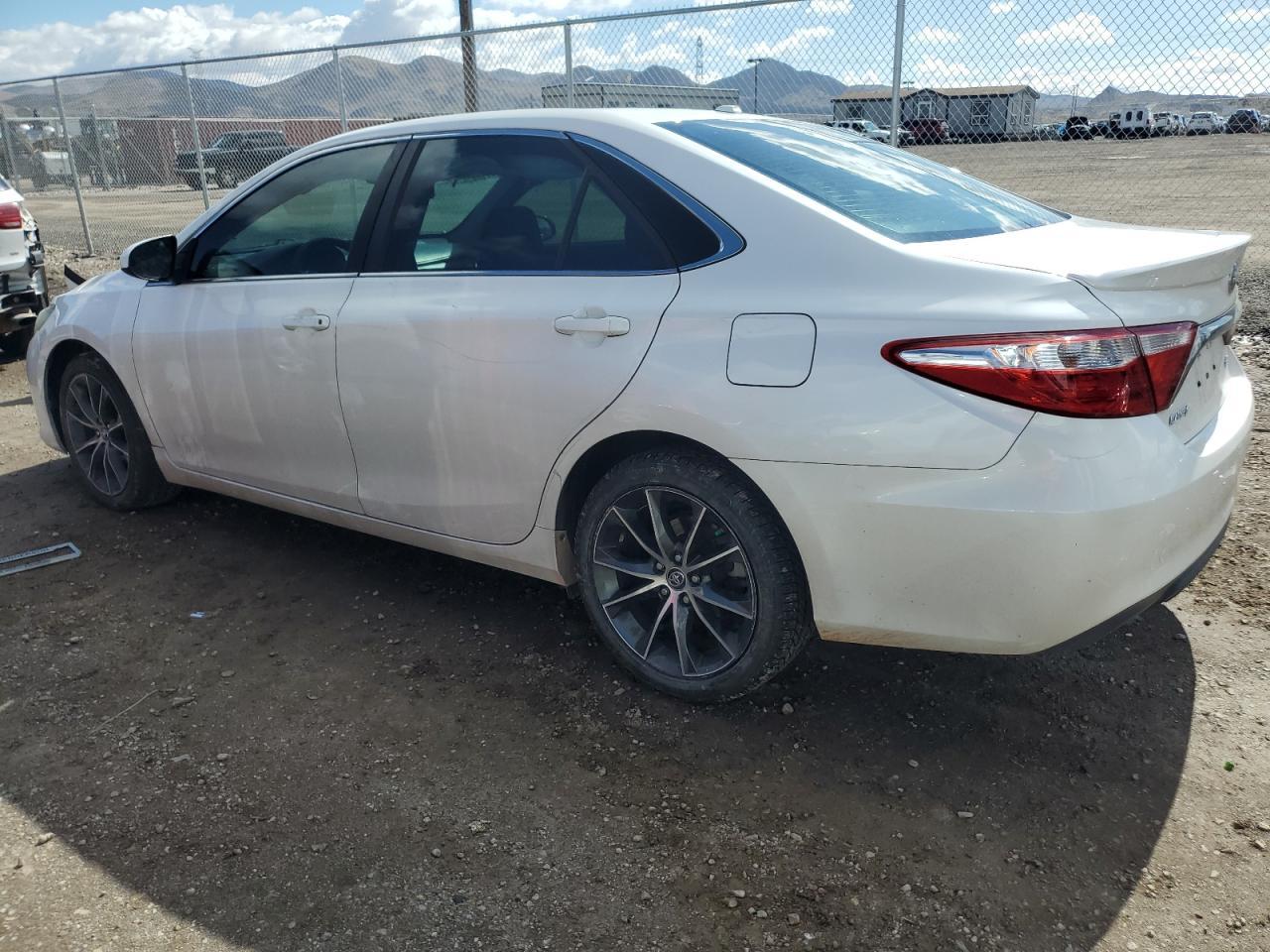 2015 TOYOTA CAMRY LE - Фото 2