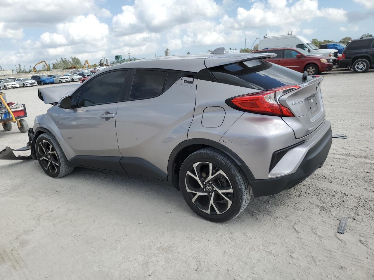2019 TOYOTA C-HR XLE - Фото 2
