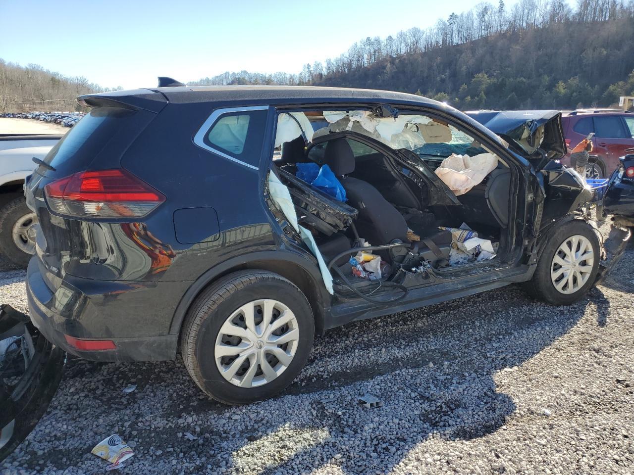 2017 NISSAN ROGUE SV - Image 3