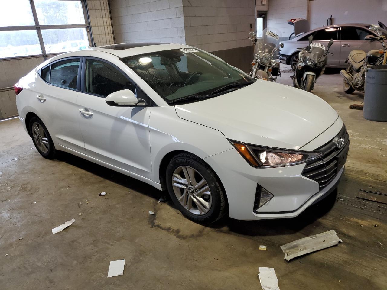 2019 HYUNDAI ELANTRA SE - Image 4