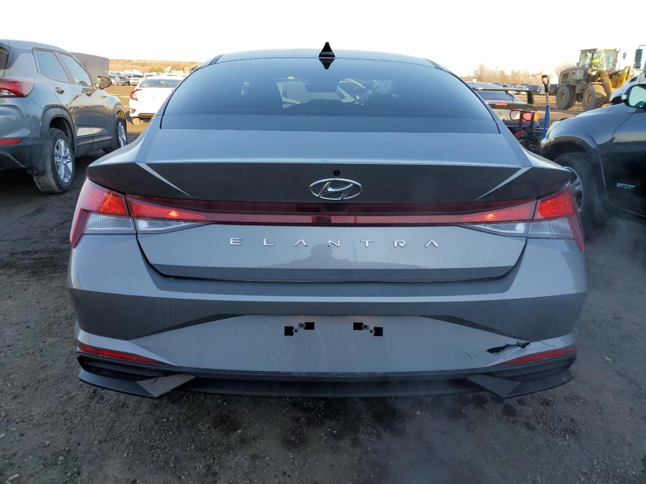 2023 HYUNDAI ELANTRA SE - Фото 6