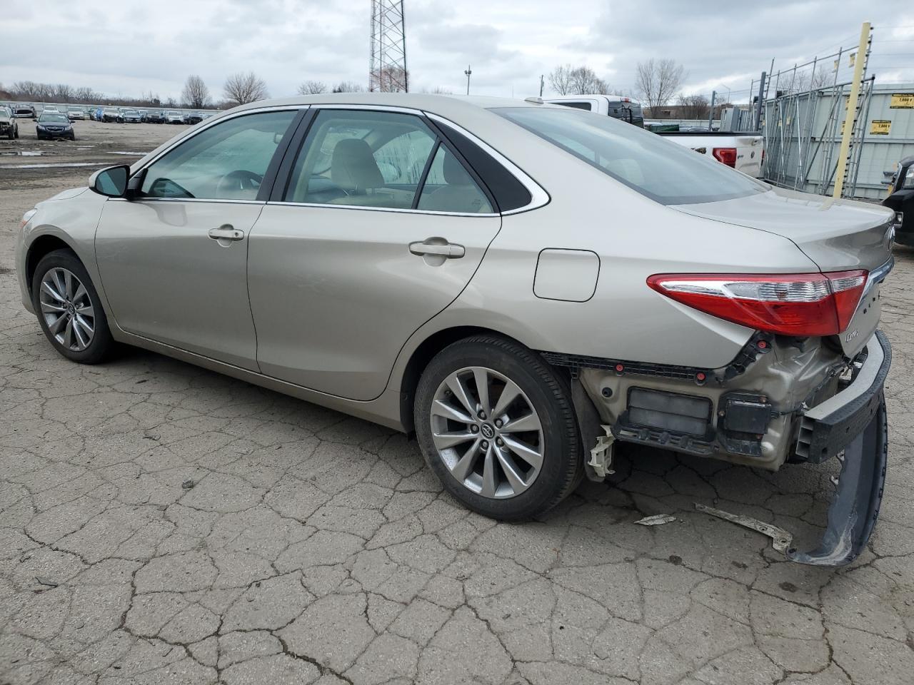 2017 TOYOTA CAMRY LE - Фото 2