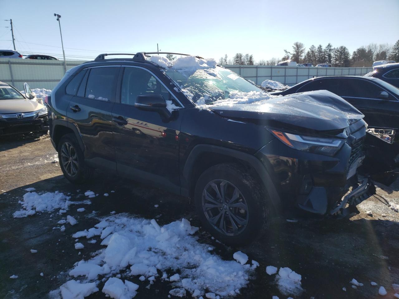 2022 TOYOTA RAV4 XLE P - Фото 4