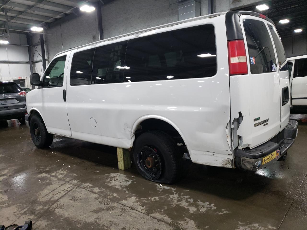 2010 CHEVROLET EXPRESS G3 - Image 2