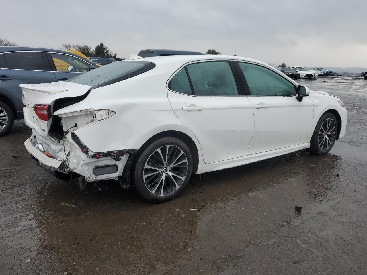 2019 TOYOTA CAMRY L - Фото 3