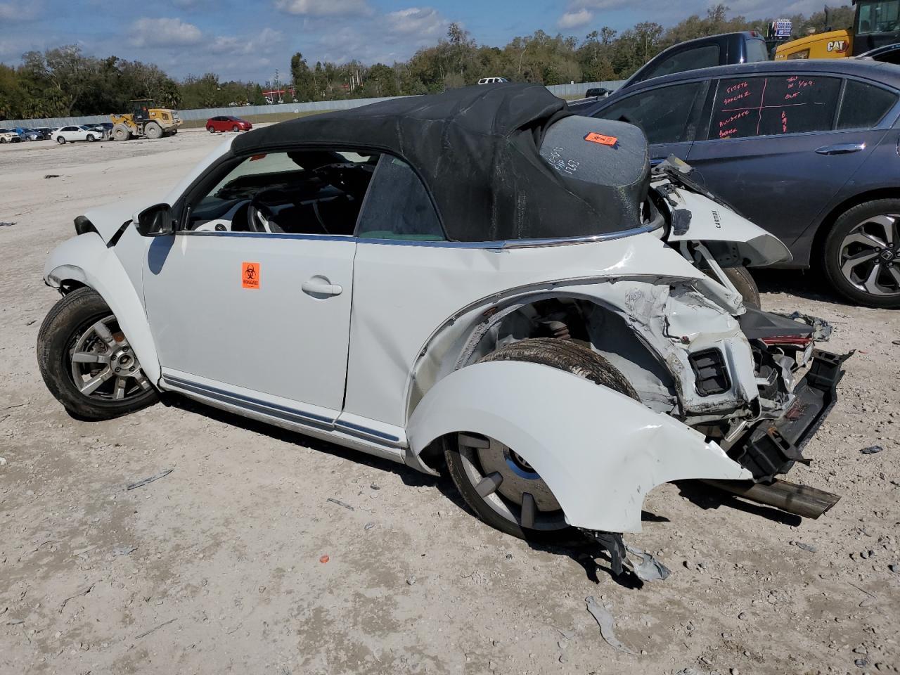 2019 VOLKSWAGEN BEETLE S - Image 2