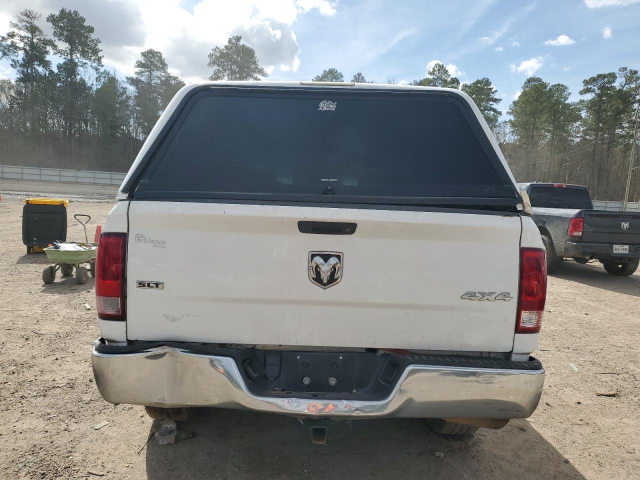 2017 RAM 1500 SLT - Image 6