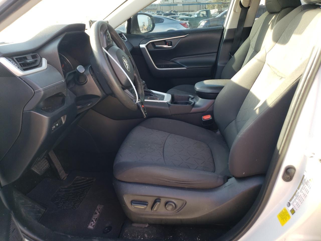 2020 TOYOTA RAV4 XLE - Image 7