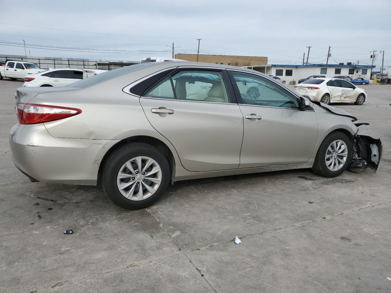 2016 TOYOTA CAMRY LE - Фото 3