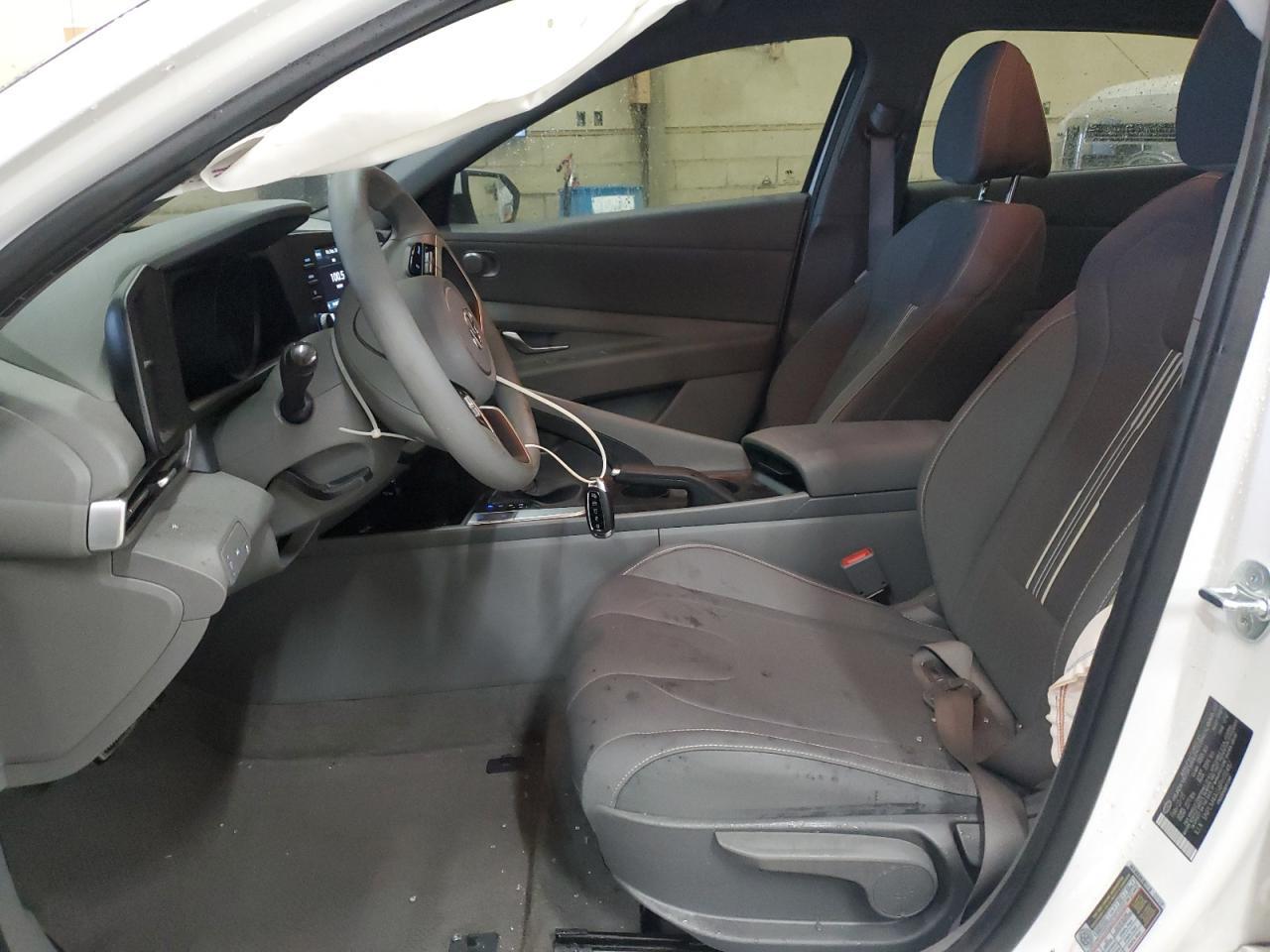 2023 HYUNDAI ELANTRA SE - Фото 7