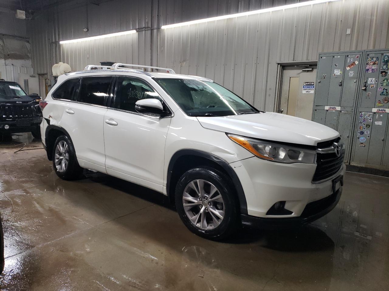 2015 TOYOTA HIGHLANDER - Image 4