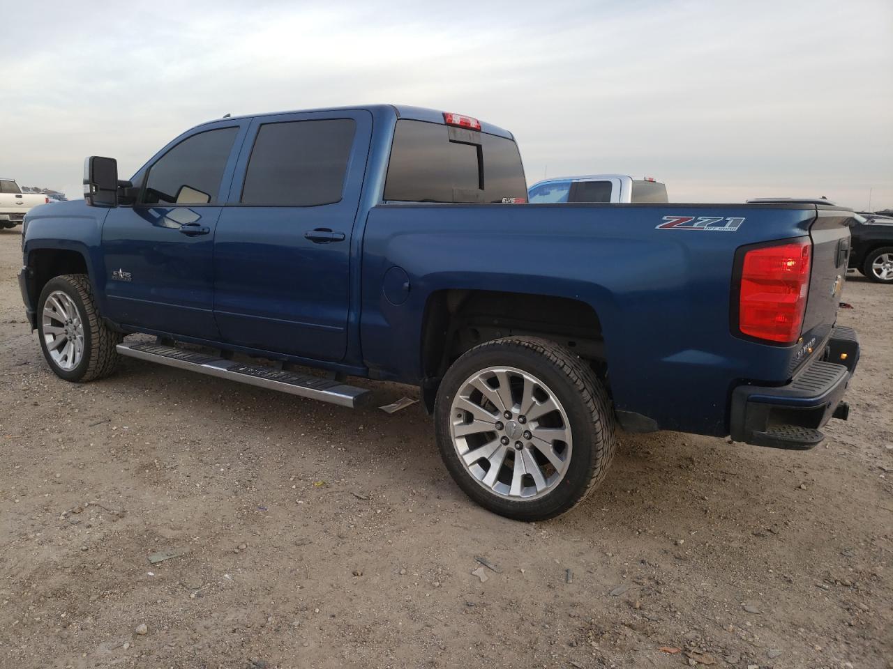 2017 CHEVROLET SILVERADO - Фото 2